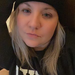 Meet your Posher, Maura